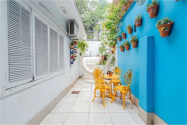 Imagem Imóvel com 2 Quartos à Venda, em Auxiliadora - Porto Alegre Imagem Imóvel com 2 Quartos à Venda, em Auxiliadora - Porto Alegre