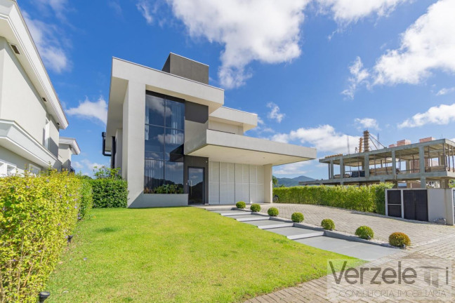 Casa com 4 Quartos à Venda, 600 m² em São Francisco De Assis - Camboriú