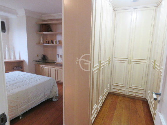 Imagem Imóvel com 3 Quartos à Venda, 389 m² em Centro - Joinville