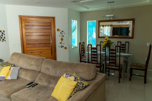 Imagem Casa com 5 Quartos à Venda, 360 m² em Centro - Maricá
