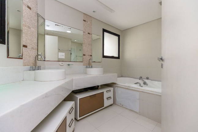 Imagem Apartamento com 3 Quartos à Venda, 220 m² em Moema - São Paulo