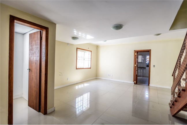 Imagem Casa com 4 Quartos à Venda, em Tristeza - Porto Alegre Imagem Casa com 4 Quartos à Venda, em Tristeza - Porto Alegre
