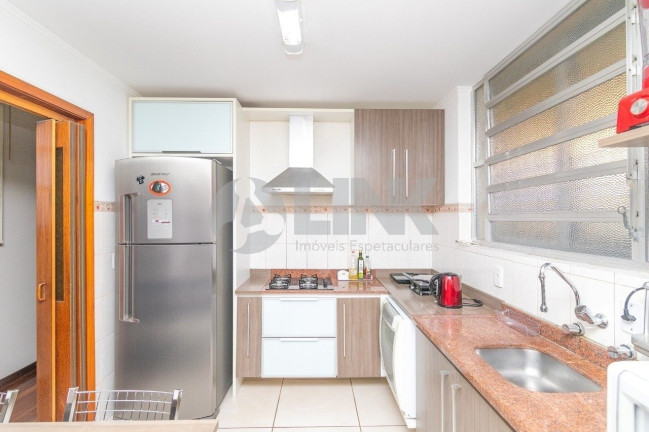 Imagem Casa com 3 Quartos à Venda, 234 m² em Petrópolis - Porto Alegre Imagem Casa com 3 Quartos à Venda, 234 m² em Petrópolis - Porto Alegre