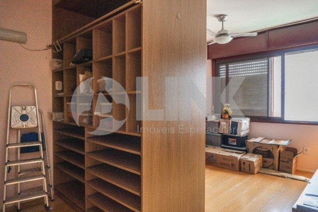 Imagem Casa com 5 Quartos à Venda, 297 m² em Chácara Das Pedras - Porto Alegre Imagem Casa com 5 Quartos à Venda, 297 m² em Chácara Das Pedras - Porto Alegre