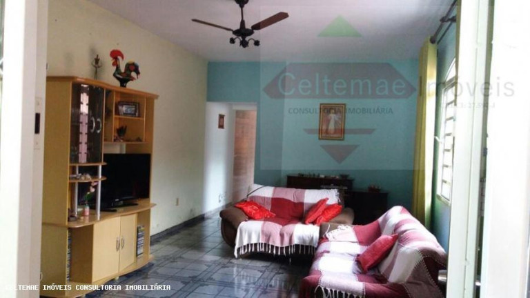 Imagem Casa com 2 Quartos à Venda, 200 m² em Jardim Santa Cecília - Pindamonhangaba Imagem Casa com 2 Quartos à Venda, 200 m² em Jardim Santa Cecília - Pindamonhangaba
