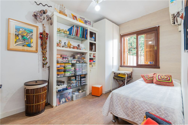 Imagem Casa com 2 Quartos à Venda, em Cidade Baixa - Porto Alegre Imagem Casa com 2 Quartos à Venda, em Cidade Baixa - Porto Alegre