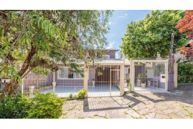 Casa com 4 Quartos à Venda,  em Vila Assunção - Porto Alegre