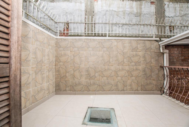 Imagem Sobrado com 4 Quartos à Venda, 180 m² em Santo Inácio - Curitiba Imagem Sobrado com 4 Quartos à Venda, 180 m² em Santo Inácio - Curitiba