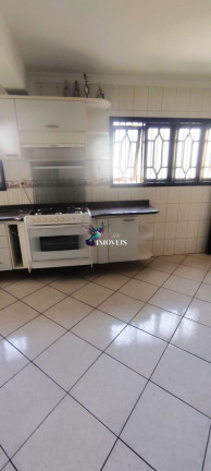 Imagem Sobrado com 5 Quartos à Venda, 338 m² em Jardim Itu - Porto Alegre Imagem Sobrado com 5 Quartos à Venda, 338 m² em Jardim Itu - Porto Alegre