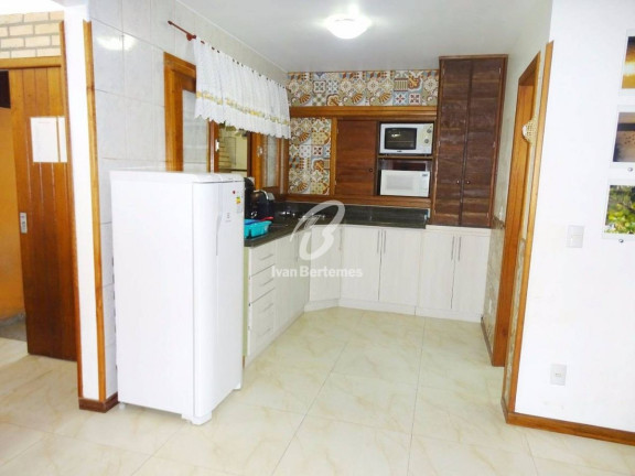 Imagem Sobrado com 2 Quartos para Temporada, em Bombas - Bombinhas Imagem Sobrado com 2 Quartos para Temporada, em Bombas - Bombinhas