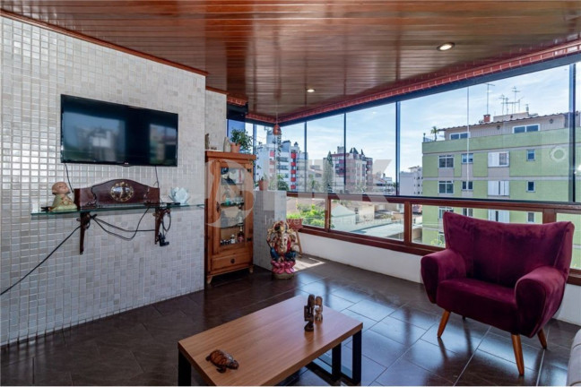 Imagem Imóvel com 4 Quartos à Venda, 396 m² em Jardim Lindóia - Porto Alegre Imagem Imóvel com 4 Quartos à Venda, 396 m² em Jardim Lindóia - Porto Alegre