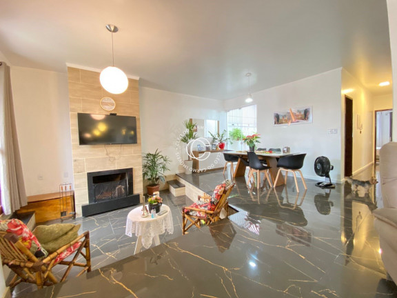 Imagem Casa com 3 Quartos à Venda, 203 m² em Nossa Senhora De Lourdes - Santa Maria Imagem Casa com 3 Quartos à Venda, 203 m² em Nossa Senhora De Lourdes - Santa Maria