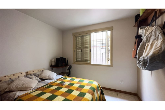 Imagem Casa com 3 Quartos à Venda,  em Passo Da Areia - Porto Alegre