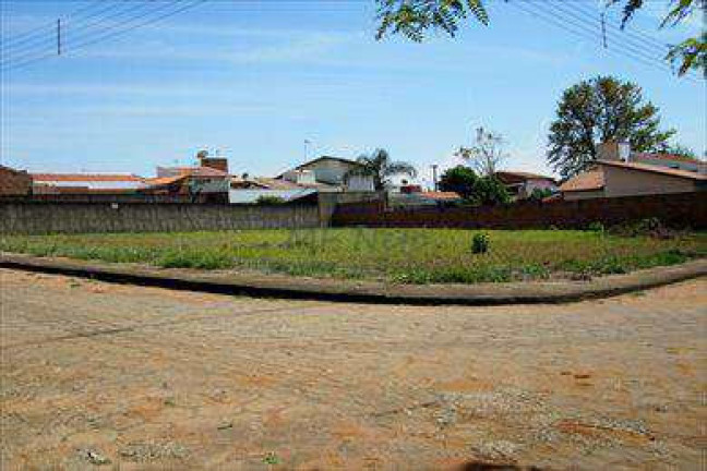 Imagem Terreno à Venda, 440 m² em Cidade Jardim - Pirassununga Imagem Terreno à Venda, 440 m² em Cidade Jardim - Pirassununga