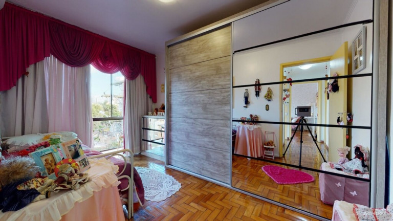 Imagem Imóvel com 3 Quartos à Venda, 195 m² em Cristo Redentor - Porto Alegre Imagem Imóvel com 3 Quartos à Venda, 195 m² em Cristo Redentor - Porto Alegre