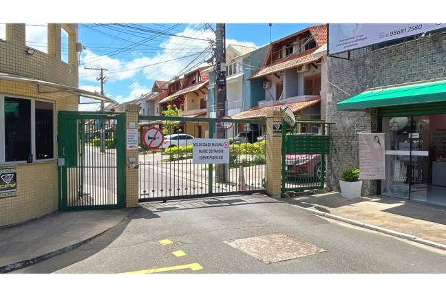 Casa com 3 Quartos à Venda, 273 m² em Cavalhada - Porto Alegre