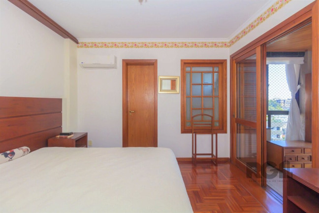 Imagem Imóvel com 3 Quartos à Venda, em Auxiliadora - Porto Alegre Imagem Imóvel com 3 Quartos à Venda, em Auxiliadora - Porto Alegre