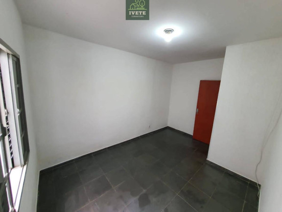 Imagem Casa com 3 Quartos à Venda, 250 m²