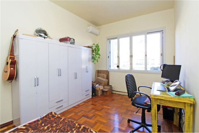 Imagem Imóvel com 2 Quartos à Venda, em Santana - Porto Alegre Imagem Imóvel com 2 Quartos à Venda, em Santana - Porto Alegre