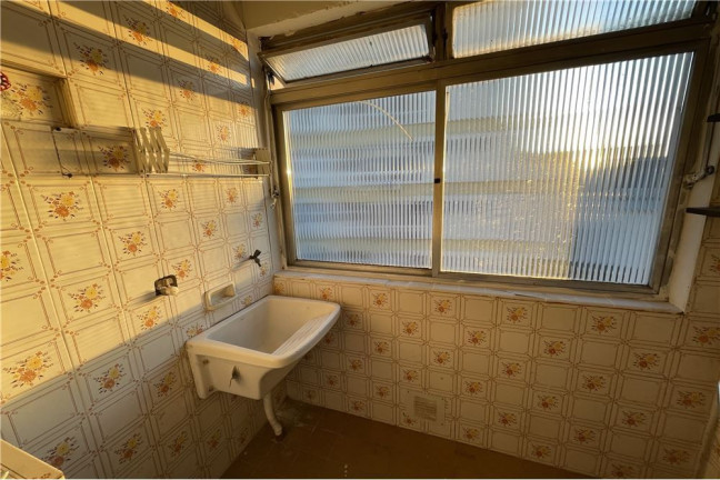 Imagem Imóvel com 1 Quarto à Venda, em Petrópolis - Porto Alegre Imagem Imóvel com 1 Quarto à Venda, em Petrópolis - Porto Alegre
