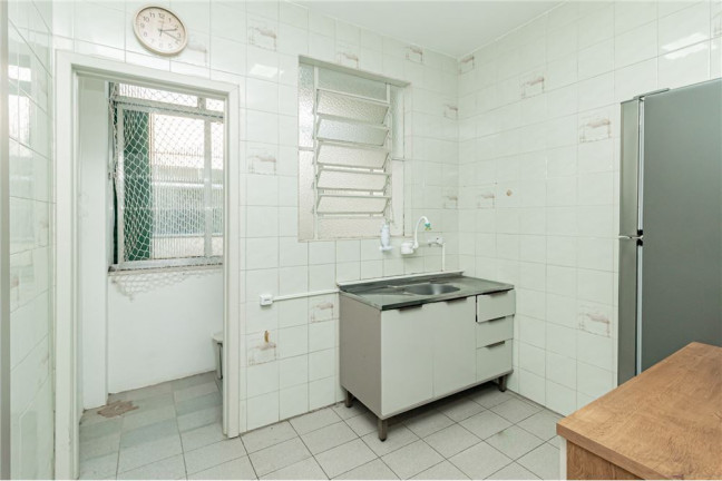 Imagem Imóvel com 2 Quartos à Venda, em São João - Porto Alegre Imagem Imóvel com 2 Quartos à Venda, em São João - Porto Alegre