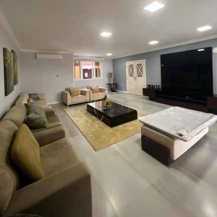 Imagem Casa com 8 Quartos à Venda, 700 m² em Guarujá Imagem Casa com 8 Quartos à Venda, 700 m² em Guarujá