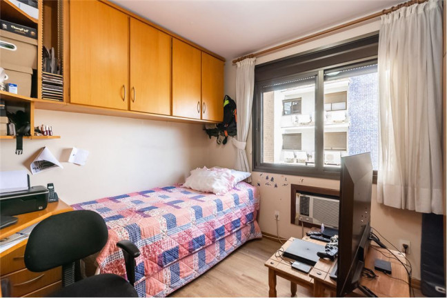 Imagem Imóvel com 3 Quartos à Venda, em Auxiliadora - Porto Alegre Imagem Imóvel com 3 Quartos à Venda, em Auxiliadora - Porto Alegre