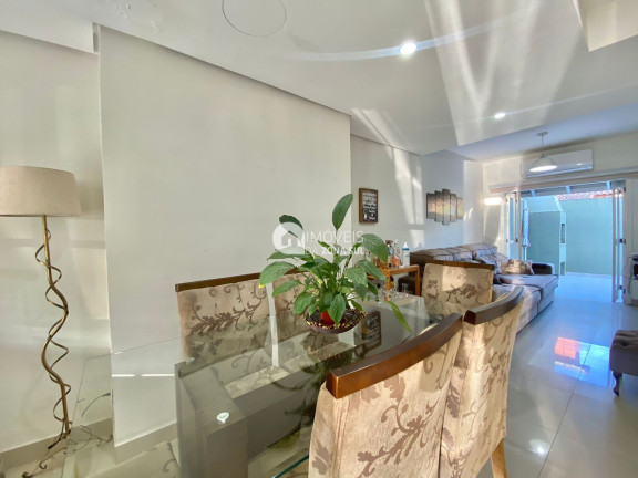 Imagem Casa com 3 Quartos à Venda, 149 m²