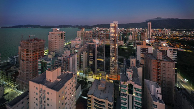 Imagem Imóvel com 4 Quartos à Venda, em Meia Praia - Itapema Imagem Imóvel com 4 Quartos à Venda, em Meia Praia - Itapema
