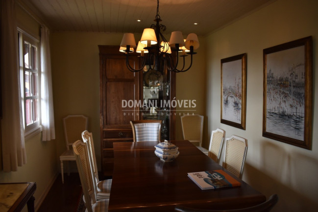 Imagem Casa com 4 Quartos à Venda, 250 m² em Região Da Pedra Do Fogo - Campos Do Jordão Imagem Casa com 4 Quartos à Venda, 250 m² em Região Da Pedra Do Fogo - Campos Do Jordão