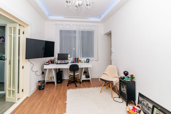 Imagem Imóvel com 1 Quarto à Venda, 49 m² em Bom Fim - Porto Alegre Imagem Imóvel com 1 Quarto à Venda, 49 m² em Bom Fim - Porto Alegre