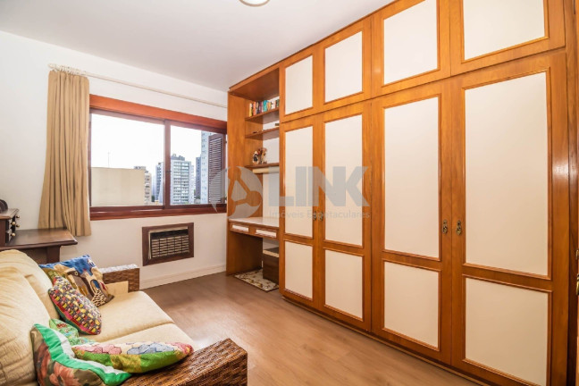 Imagem Imóvel com 3 Quartos à Venda, 225 m² em Auxiliadora - Porto Alegre Imagem Imóvel com 3 Quartos à Venda, 225 m² em Auxiliadora - Porto Alegre