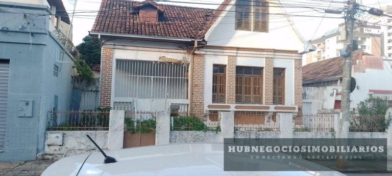 Imagem Casa com 6 Quartos à Venda, em Centro - Montes Claros Imagem Casa com 6 Quartos à Venda, em Centro - Montes Claros