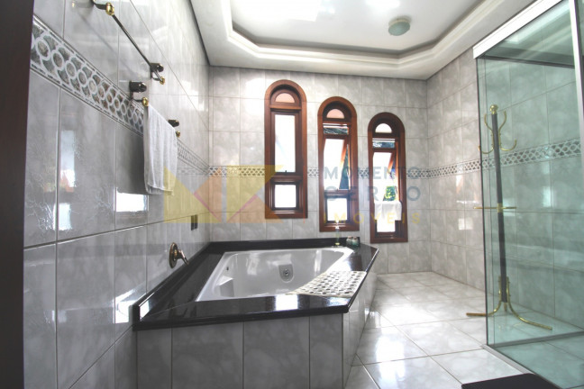 Imagem Casa com 3 Quartos à Venda, 650 m² em Valparaíso - Blumenau