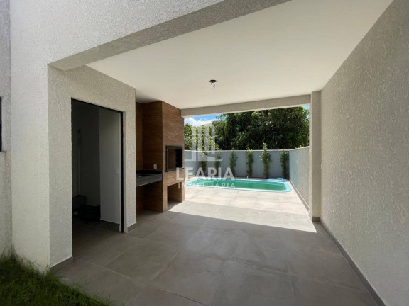 Imagem Casa com 3 Quartos à Venda, 90 m² em Cambiju - Itapoá