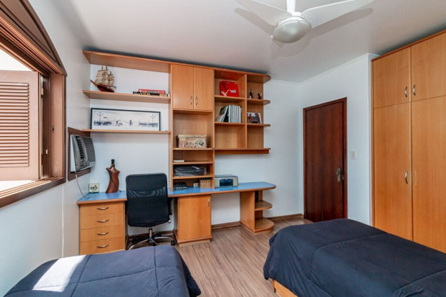 Imagem Casa com 3 Quartos à Venda, 270 m² em Partenon - Porto Alegre Imagem Casa com 3 Quartos à Venda, 270 m² em Partenon - Porto Alegre