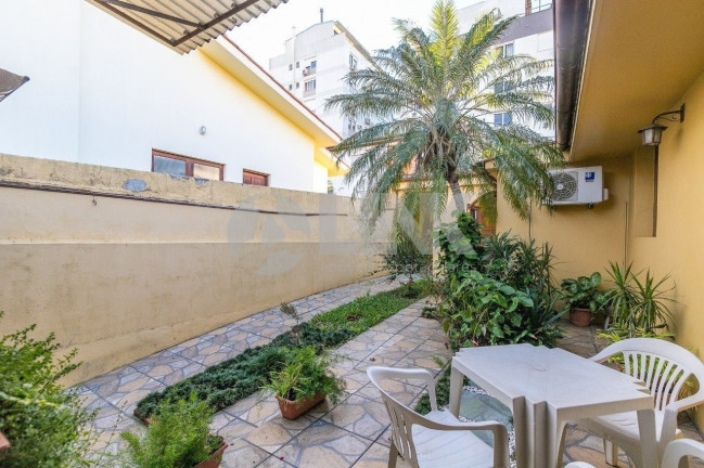 Imagem Casa com 3 Quartos à Venda, 234 m² em Petrópolis - Porto Alegre Imagem Casa com 3 Quartos à Venda, 234 m² em Petrópolis - Porto Alegre