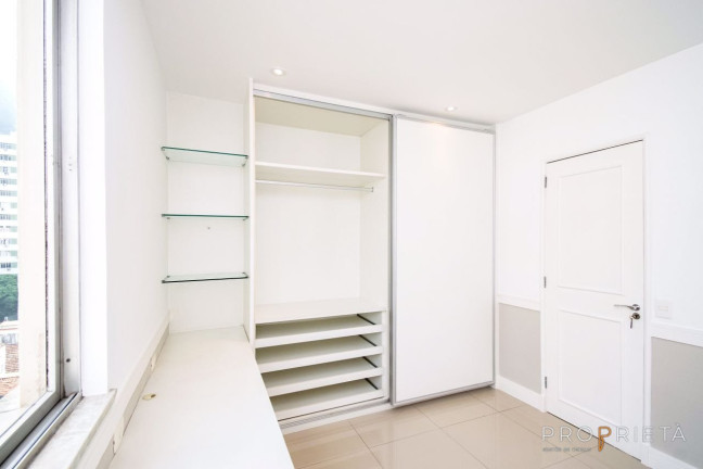 Imagem Apartamento com 2 Quartos à Venda,  em Humaitá - Rio De Janeiro
