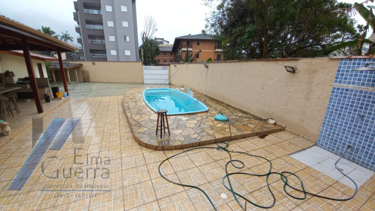 Imagem Casa com 2 Quartos à Venda, 150 m² em Centro - Ubatuba Imagem Casa com 2 Quartos à Venda, 150 m² em Centro - Ubatuba