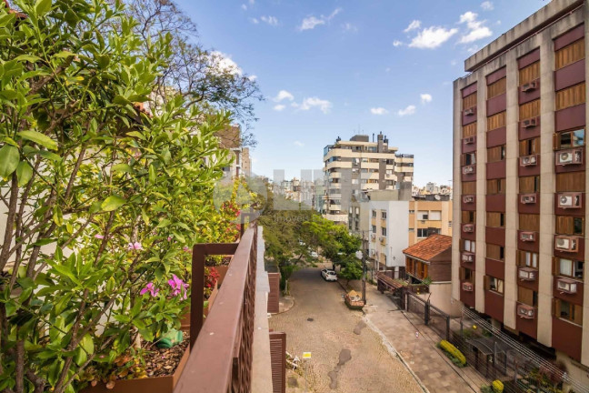 Imagem Imóvel com 3 Quartos à Venda, 225 m² em Auxiliadora - Porto Alegre Imagem Imóvel com 3 Quartos à Venda, 225 m² em Auxiliadora - Porto Alegre