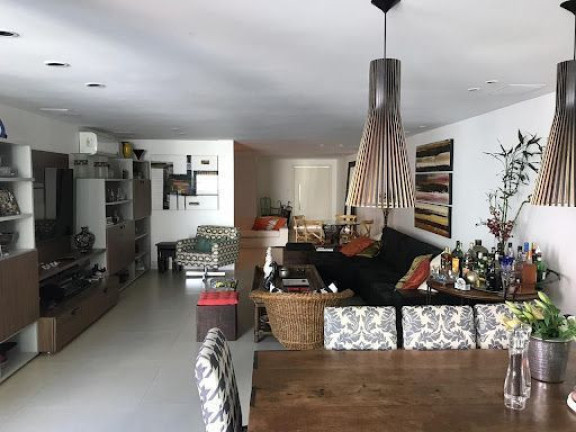 Casa com 4 Quartos à Venda, 420 m² em São Francisco - Niterói