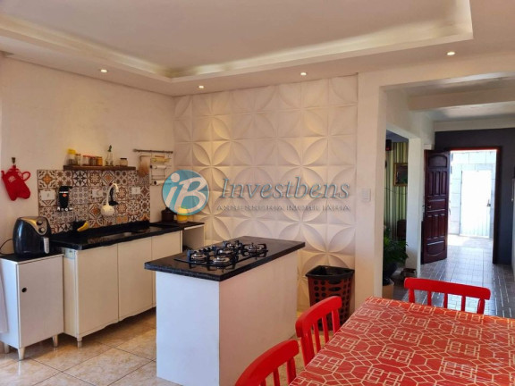 Imagem Casa com 4 Quartos à Venda, 190 m² em Novo Mundo - Curitiba Imagem Casa com 4 Quartos à Venda, 190 m² em Novo Mundo - Curitiba