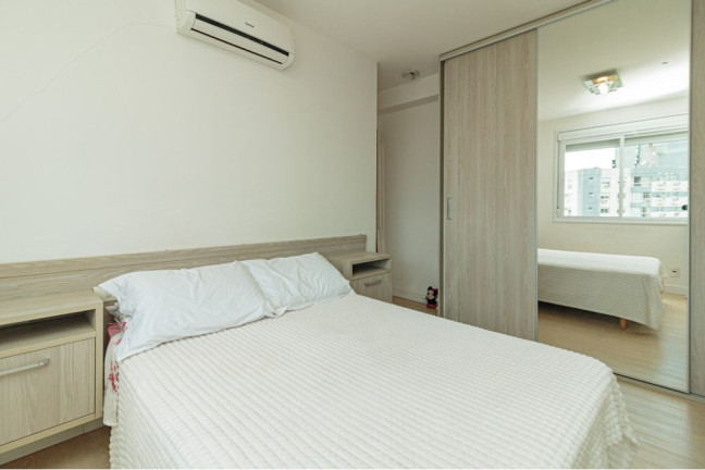 Imagem Imóvel com 2 Quartos à Venda, 69 m² em Passo Da Areia - Porto Alegre Imagem Imóvel com 2 Quartos à Venda, 69 m² em Passo Da Areia - Porto Alegre