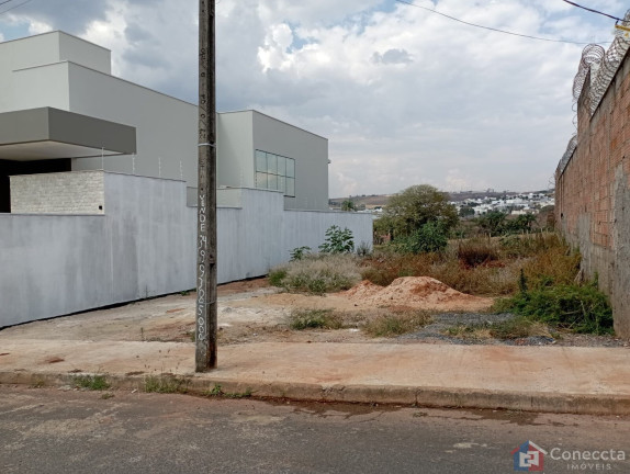 Terreno à Venda, 360 m² em Alto Dos Caiçaras - Patos De Minas