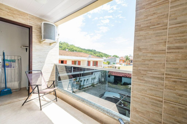 Imagem Casa com 6 Quartos à Venda, 420 m² em Ponta Das Canas - Florianópolis Imagem Casa com 6 Quartos à Venda, 420 m² em Ponta Das Canas - Florianópolis
