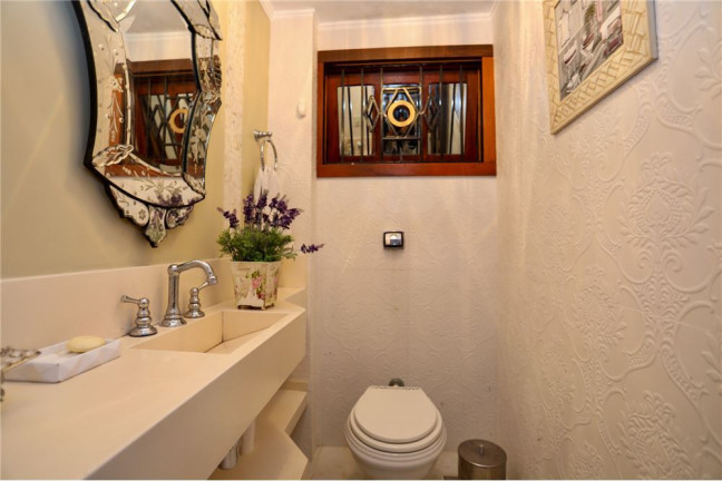 Imagem Casa com 5 Quartos à Venda, em Medianeira - Porto Alegre Imagem Casa com 5 Quartos à Venda, em Medianeira - Porto Alegre