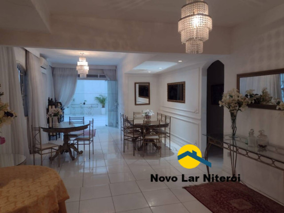 Casa com 3 Quartos à Venda, 420 m² em São Francisco - Niterói