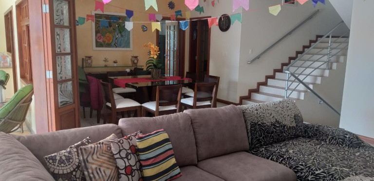 Imagem Casa com 4 Quartos à Venda, 351 m² em Taquaras - Balneário Camboriú Imagem Casa com 4 Quartos à Venda, 351 m² em Taquaras - Balneário Camboriú