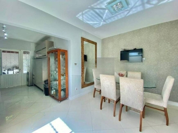 Imagem Casa com 4 Quartos à Venda, 233 m² em Menino Deus - Porto Alegre Imagem Casa com 4 Quartos à Venda, 233 m² em Menino Deus - Porto Alegre