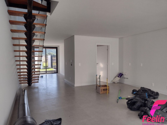 Imagem Casa com 3 Quartos à Venda, 197 m² em Rio Tavares - Florianópolis Imagem Casa com 3 Quartos à Venda, 197 m² em Rio Tavares - Florianópolis